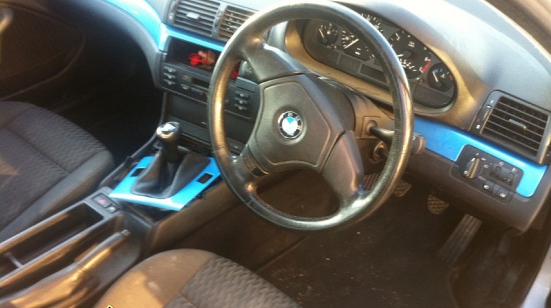 DEZMEMBREZ BMW 318I AN 2001