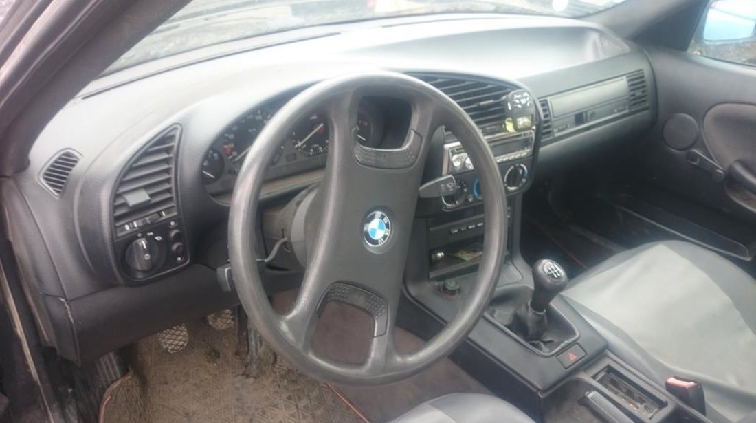 Dezmembrez BMW 318i E36