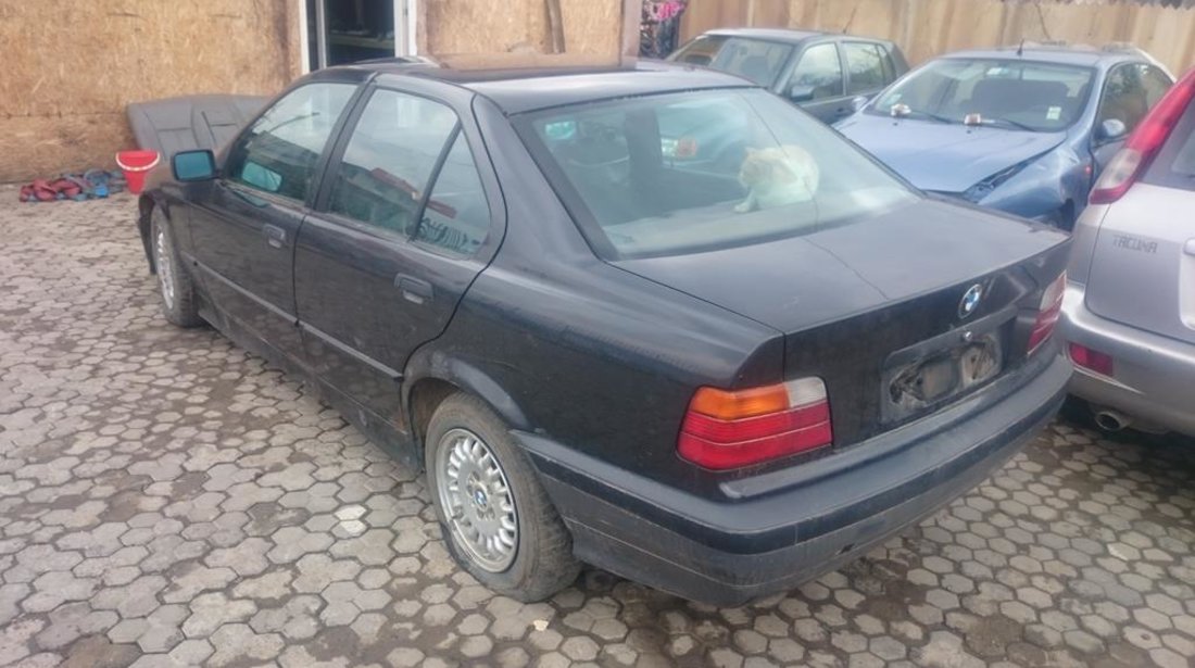 Dezmembrez BMW 318i E36