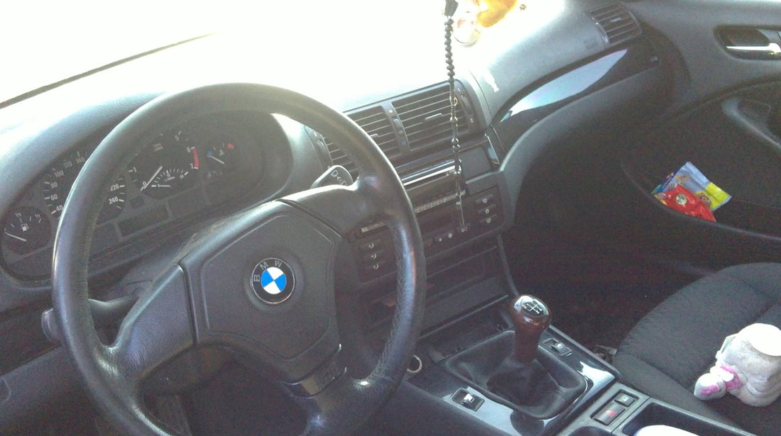 Dezmembrez bmw 318i e46