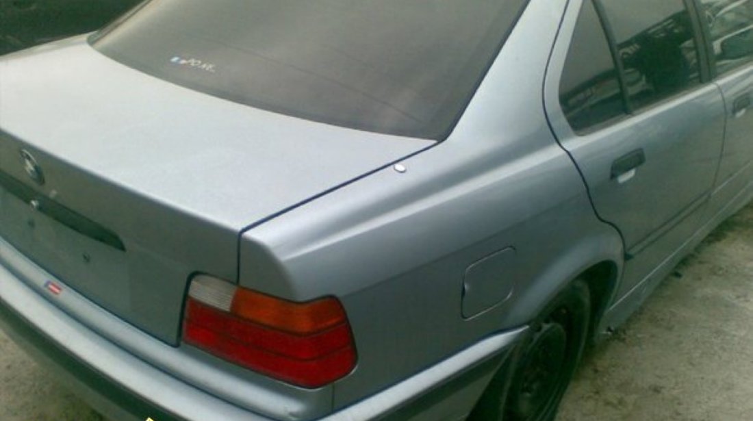 DEZMEMBREZ BMW 320I AN 1995