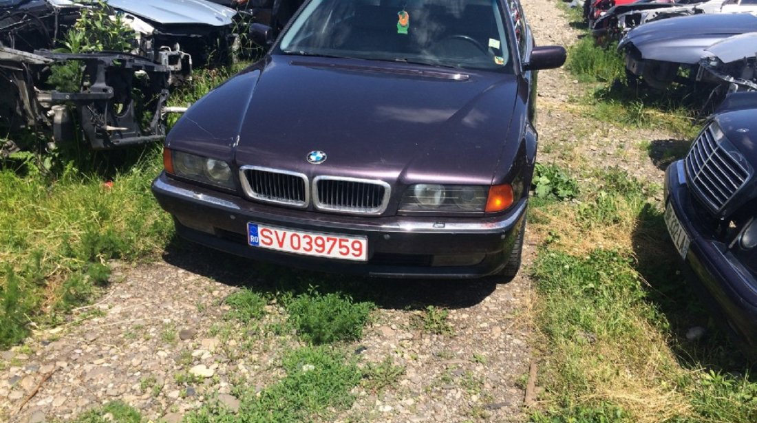 Dezmembrez bmw 750 1995