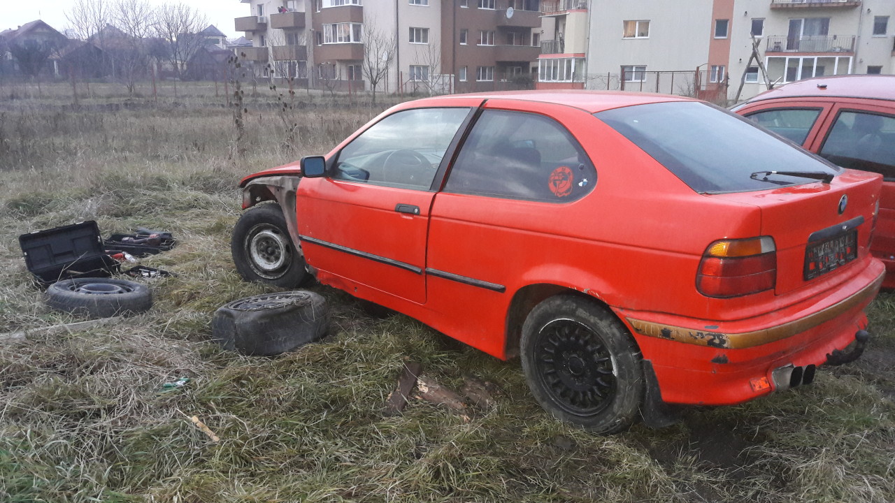 Dezmembrez bmw e36 316i, 1.6 M43, 75 kw 105 cp, an 1995