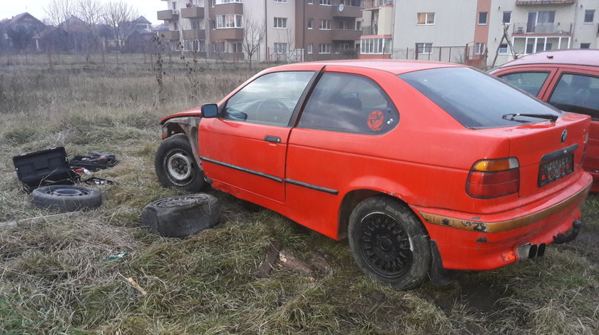 Dezmembrez bmw e36 316i, 1.6 M43, 75 kw 105 cp, an 1995
