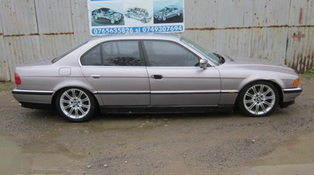 Dezmembrez BMW E38 728i