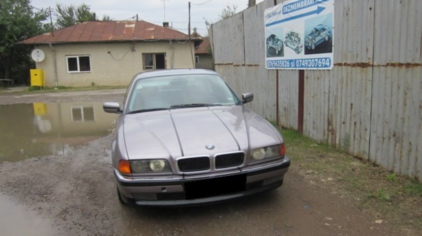 Dezmembrez BMW E38 728i