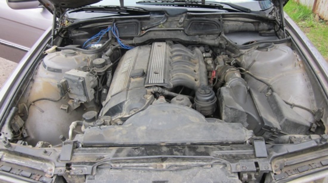 Dezmembrez BMW E38 728i