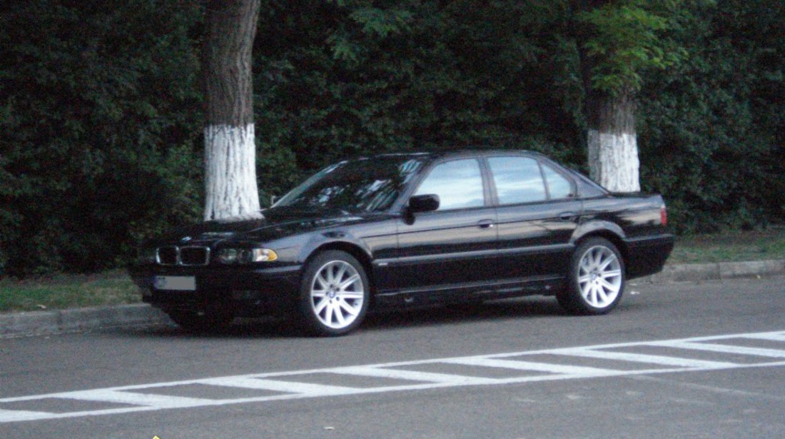 Dezmembrez bmw e38