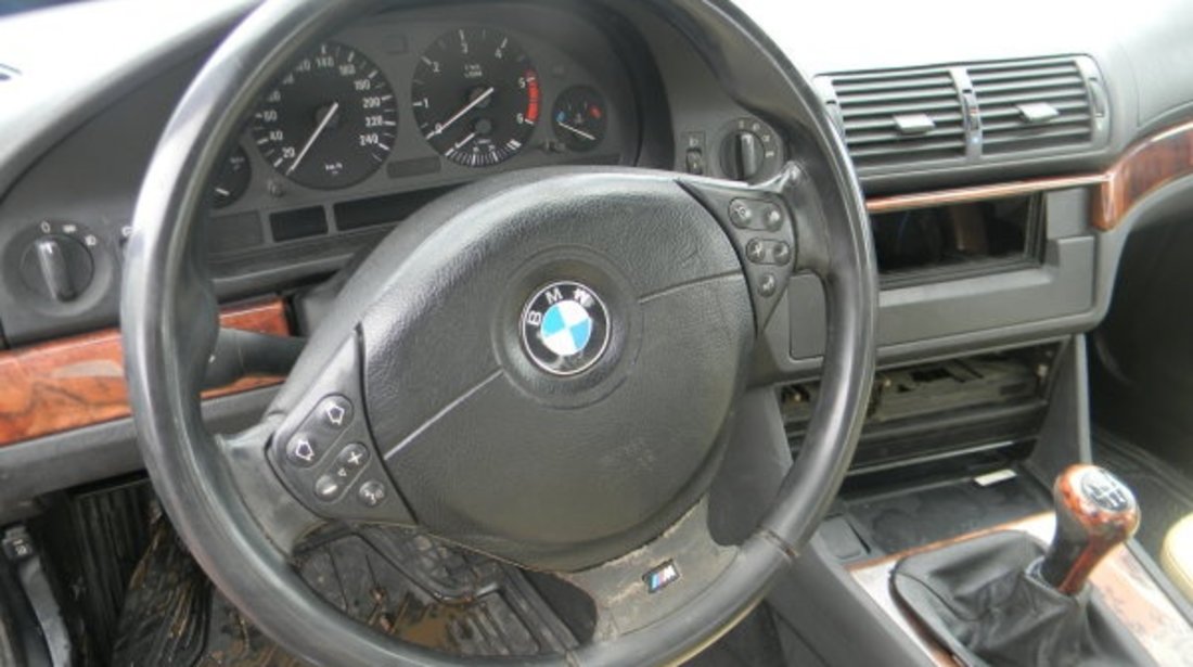 Dezmembrez BMW E39 sedan 520i an 1996