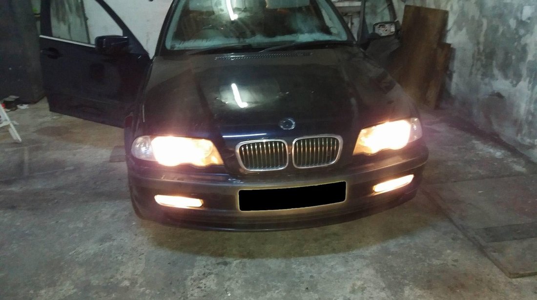 Dezmembrez BMW E46 323i 170cp an 2000