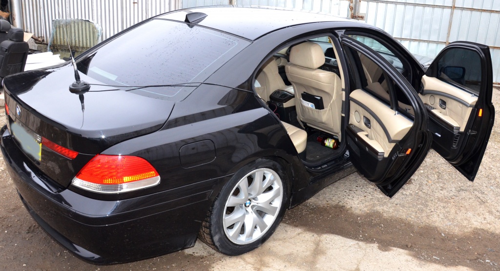 Dezmembrez Bmw E65 Seria 7 3.0 D 218cp automat Anglia 2005 Feb Negru