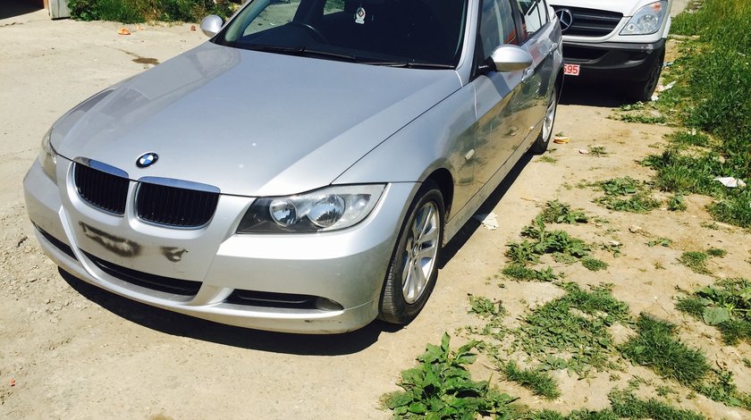 Dezmembrez Bmw E90 2.0 diesel din 2007