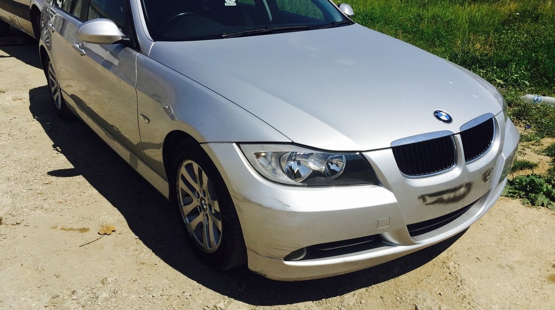 Dezmembrez Bmw E90 2.0 diesel din 2007