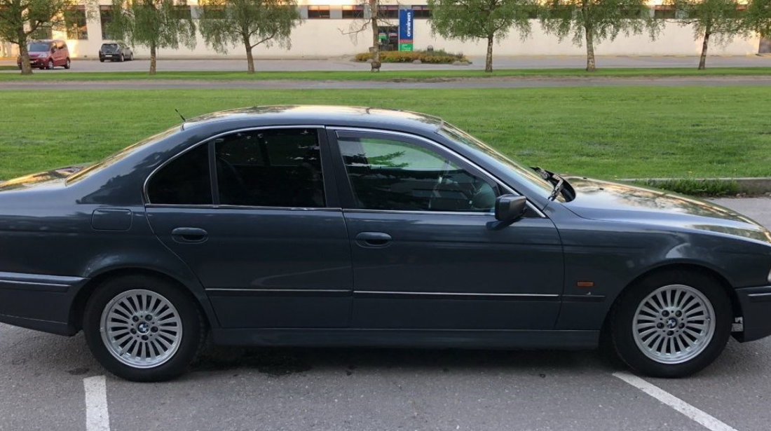 Dezmembrez BMW SERIA 5 E39  an fabr. 2000, 530D