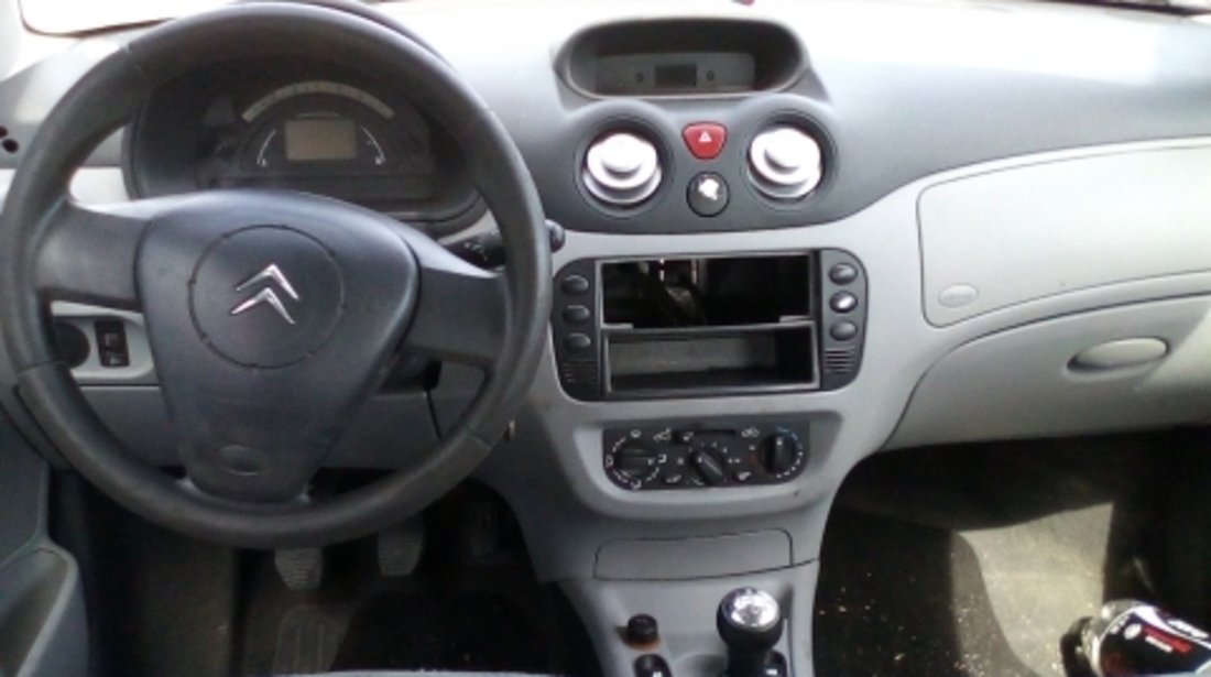 Dezmembrez Citroen C3 ,an 2004