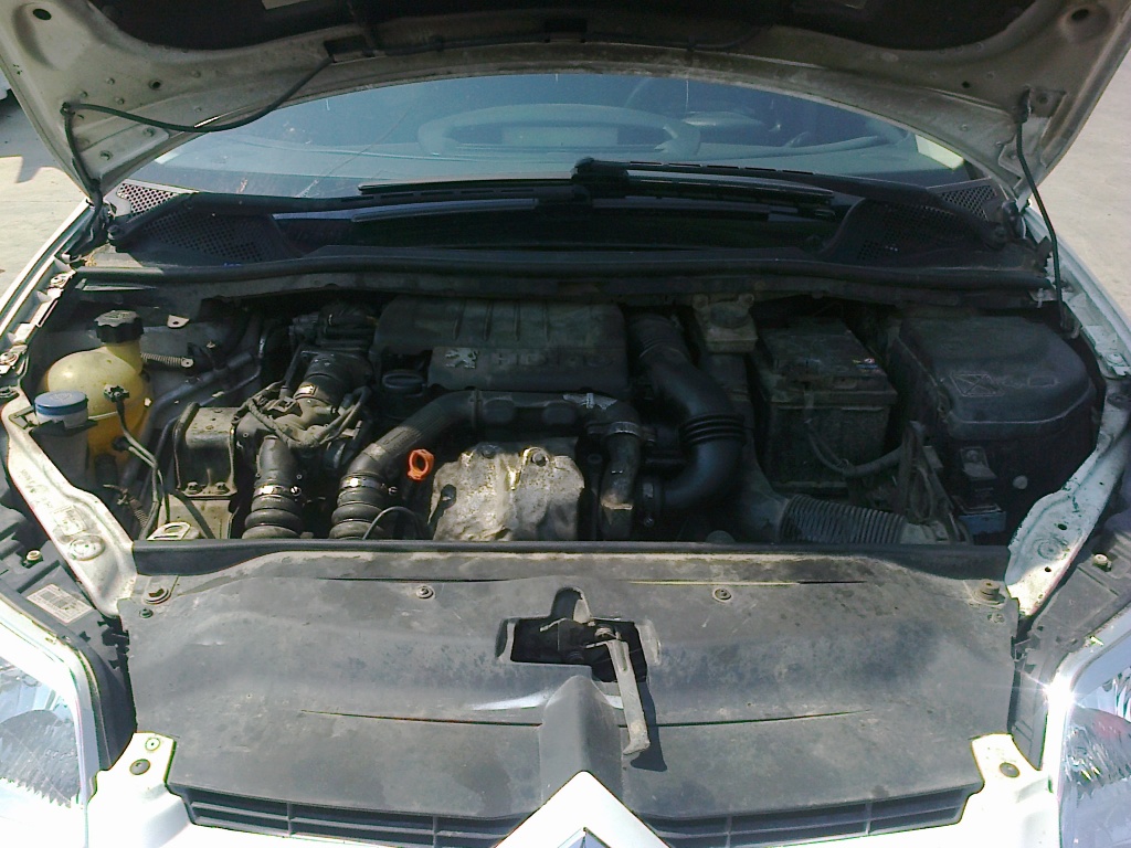 Dezmembrez Citroen C4 din 2005, 1.5 Diesel, Kw 66 ,tip motor 9HX