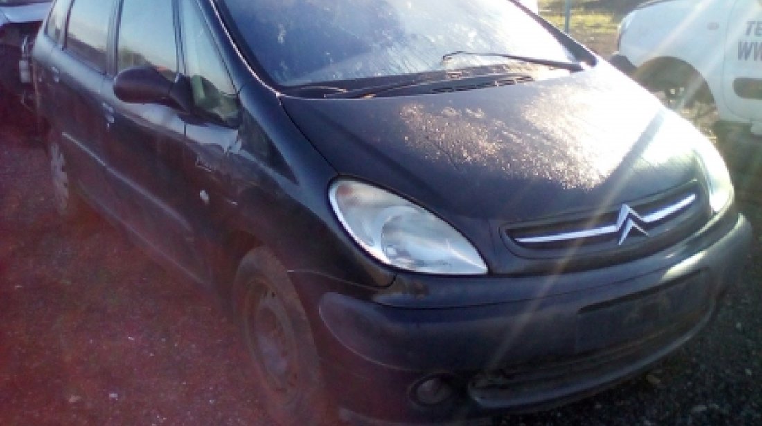 Dezmembrez Citroen Xsara Picasso, an 2000, motorizare 1.8 16V