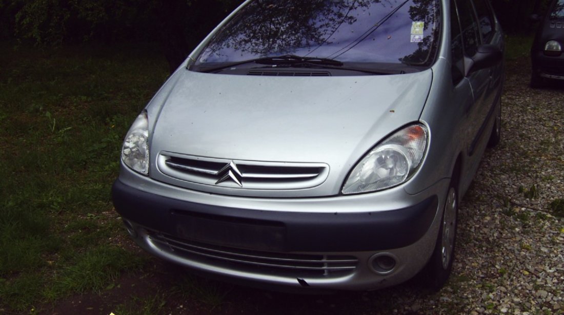 Dezmembrez citroen xsara picasso an 2003 motor 2 0hdi cutie manuala