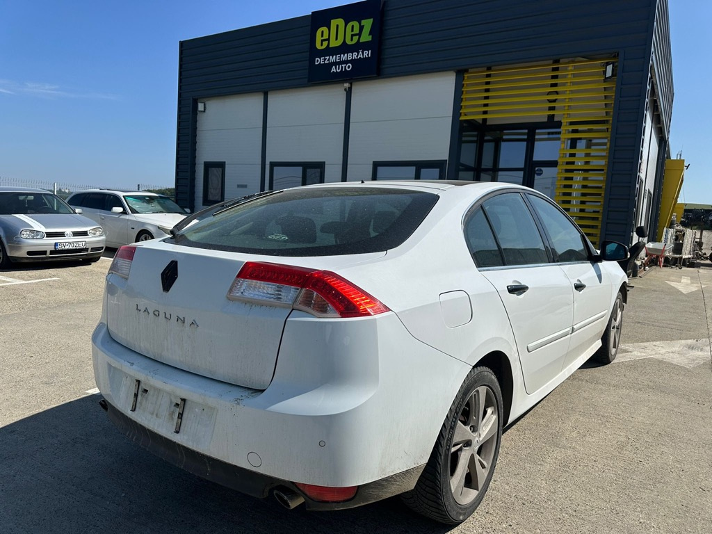 Dezmembrez / Dezmembrari / Piese / Accesorii Renault Laguna 3 alba 2.0 tdi m9r 2009 volan stanga hatchback