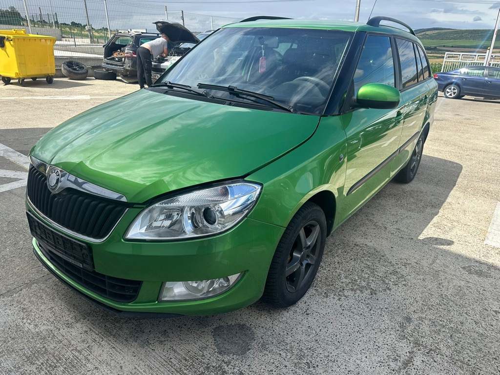 Dezmembrez / Dezmembrari / Piese / Accesorii Skoda fabia facelift break 1.2 tdi CFWA 2011 volan stanga verde