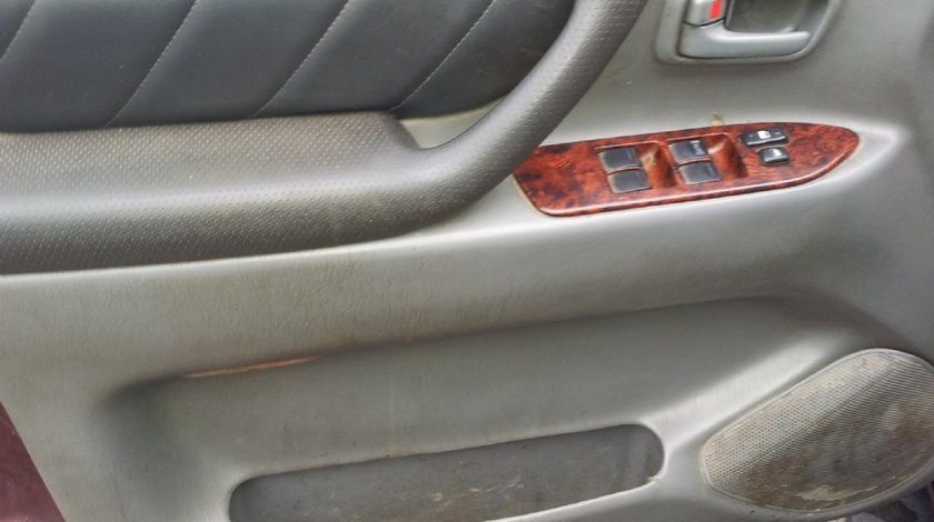 Dezmembrez fata de usa din piele gri Toyota LandCruiser J100