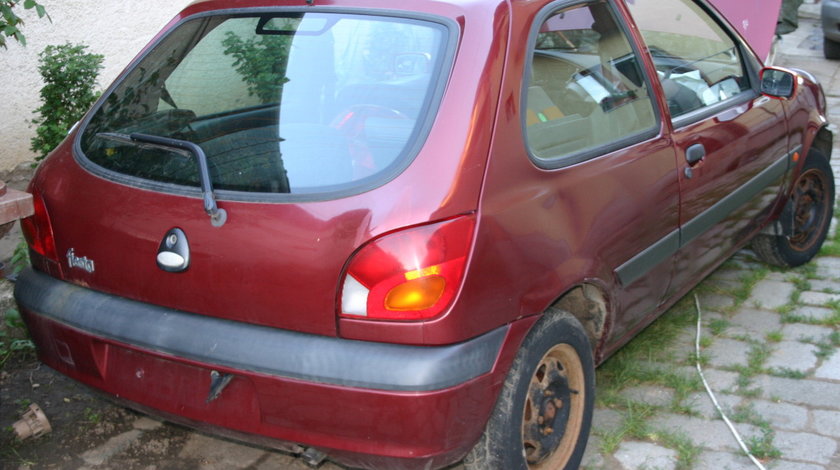 Dezmembrez ford fiesta 1.3 benzina, an 2000