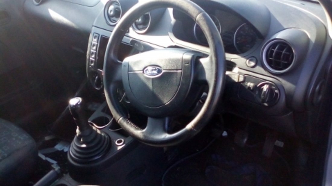 Dezmembrez Ford  Fiesta V ,an 2006
