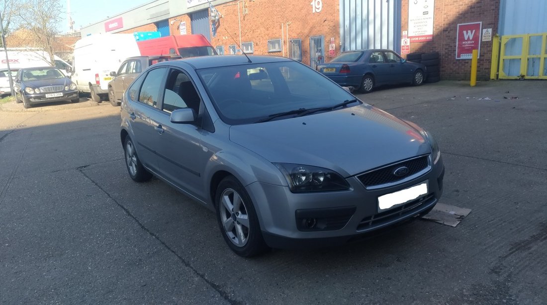 Dezmembrez Ford Focus 1.6 2004