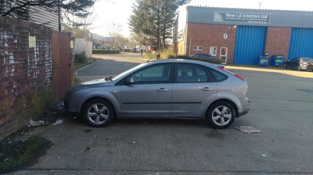 Dezmembrez Ford Focus 1.6 2004