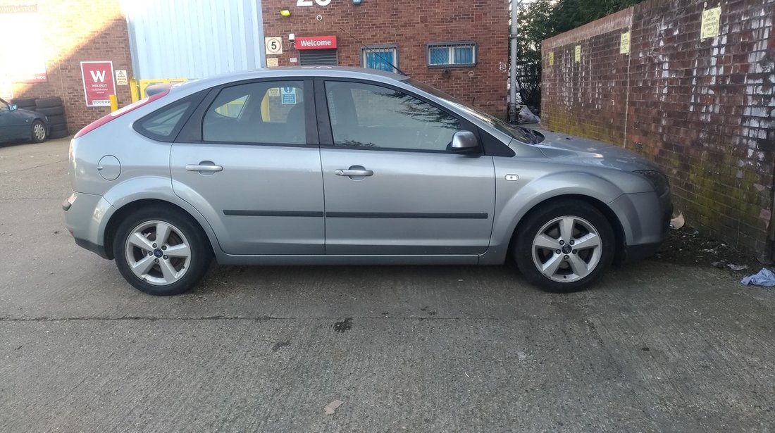 Dezmembrez Ford Focus 1.6 2004