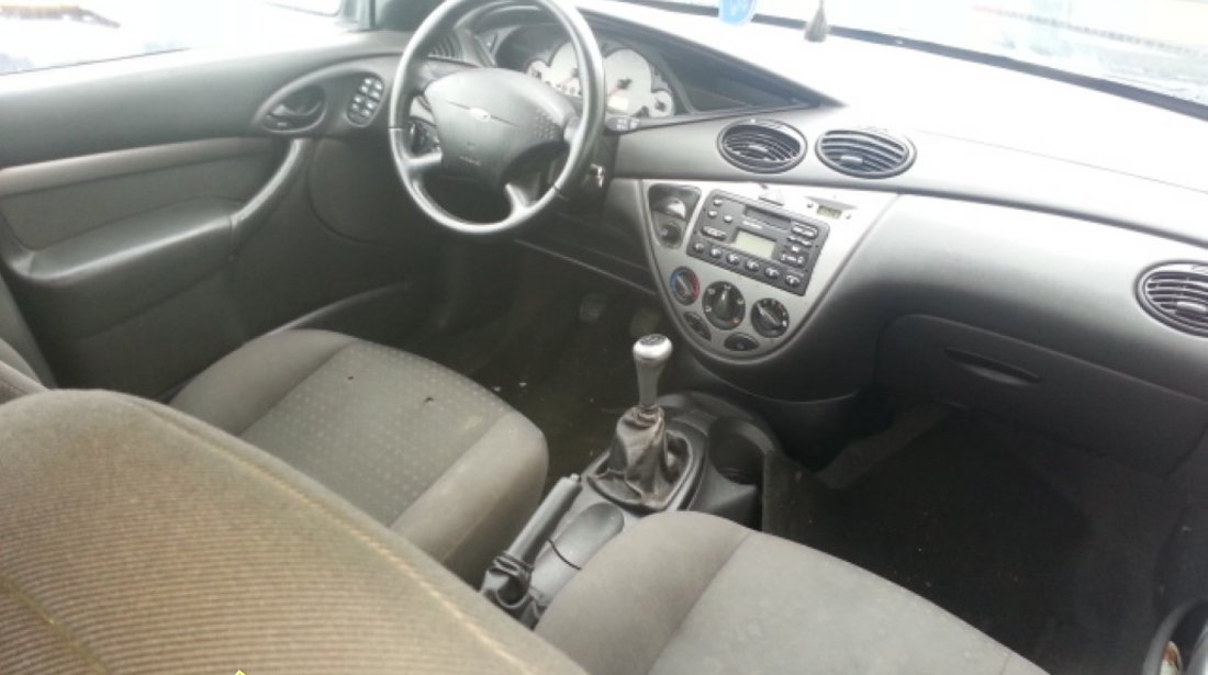 Dezmembrez Ford Focus 1 6i An 2001