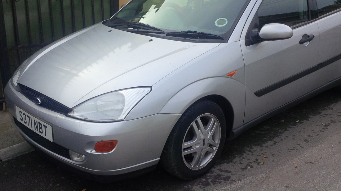 dezmembrez ford focus 1.8 benzina 2000