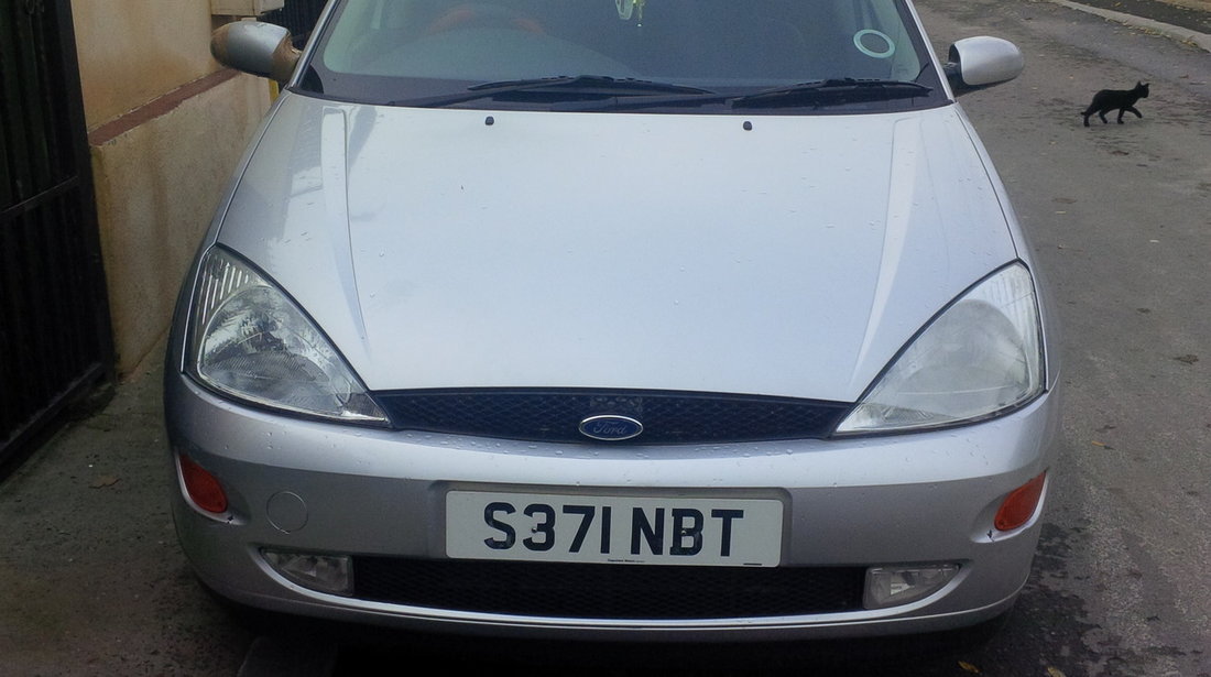 dezmembrez ford focus 1.8 benzina 2000