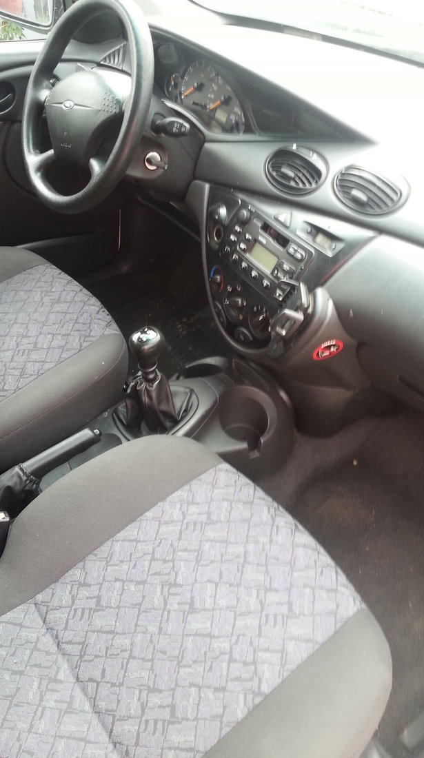 Dezmembrez ford focus 1.8 tddi an 2000