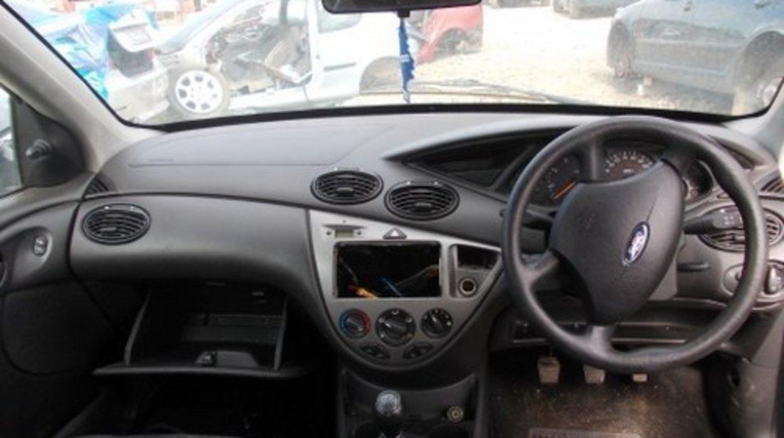 Dezmembrez Ford  Focus ,an 2003