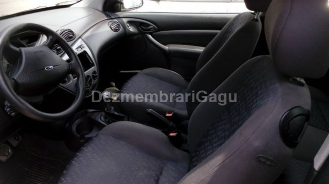 Dezmembrez Ford Focus I, an 2000,