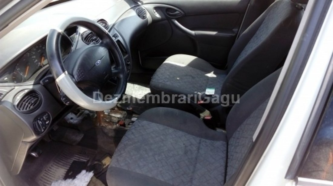 Dezmembrez Ford Focus I, an 2000