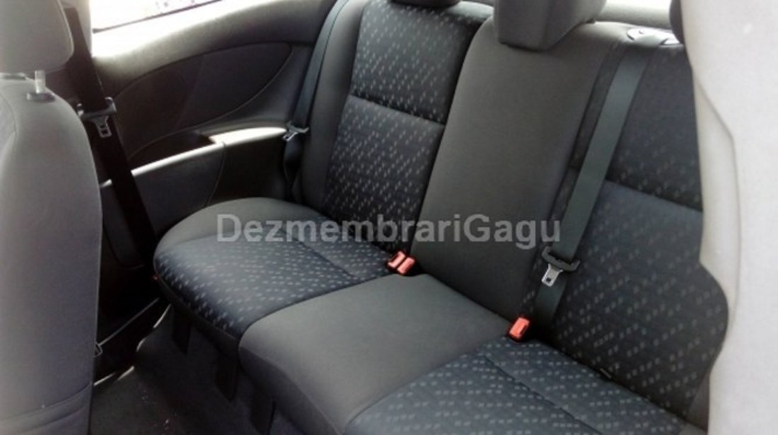 Dezmembrez Ford Focus I, an 2000,