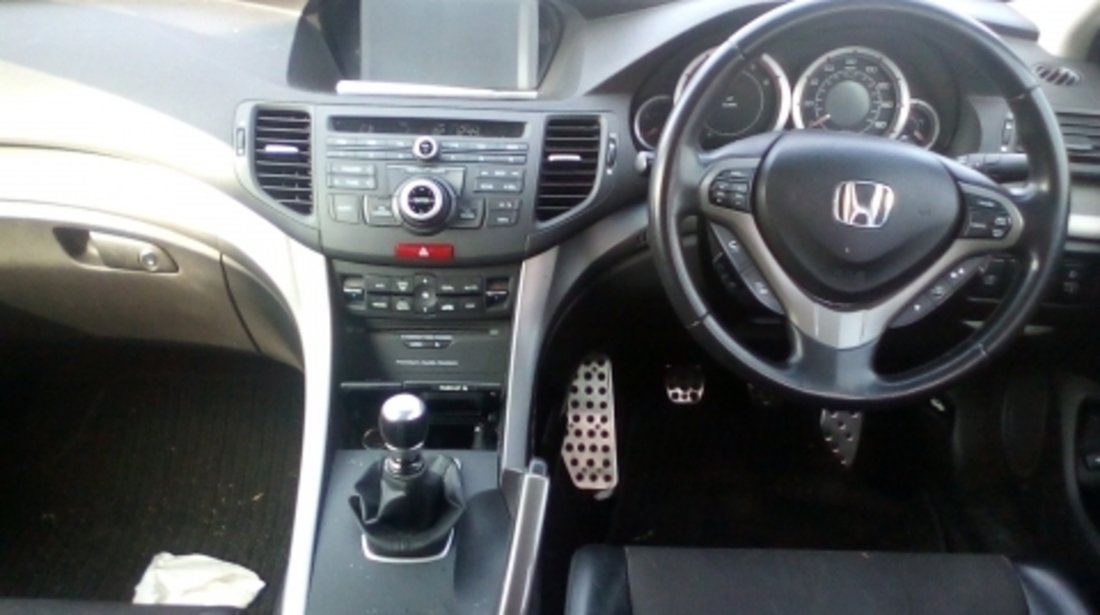 Dezmembrez Honda Accord VIII ,an 2010