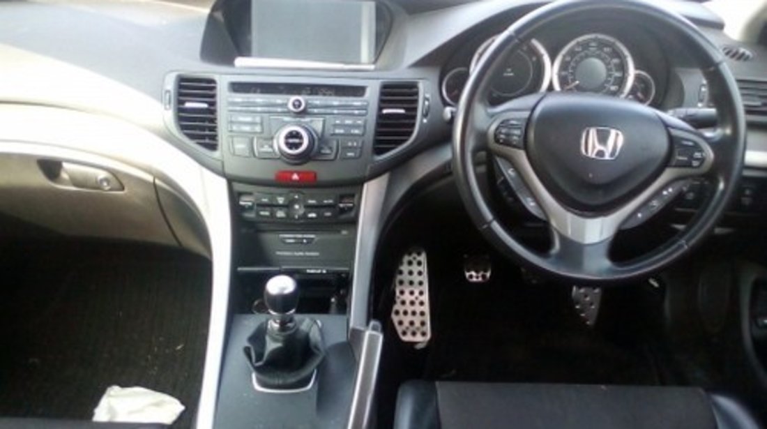 Dezmembrez Honda Accord VIII ,an 2010