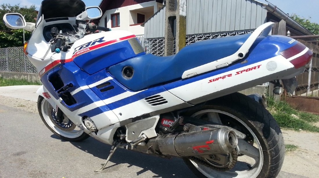 Dezmembrez Honda cbr 1000f sc 24 din 1992