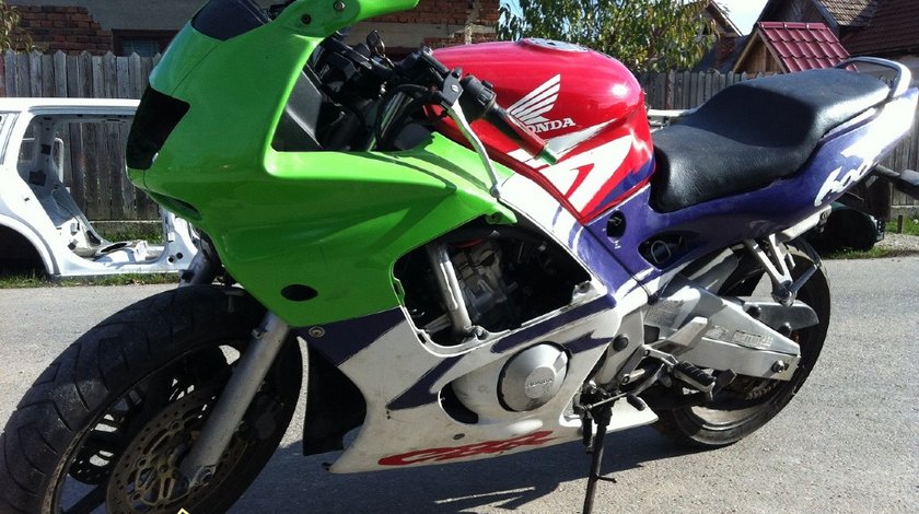 Dezmembrez Honda CBR F3 din 1998