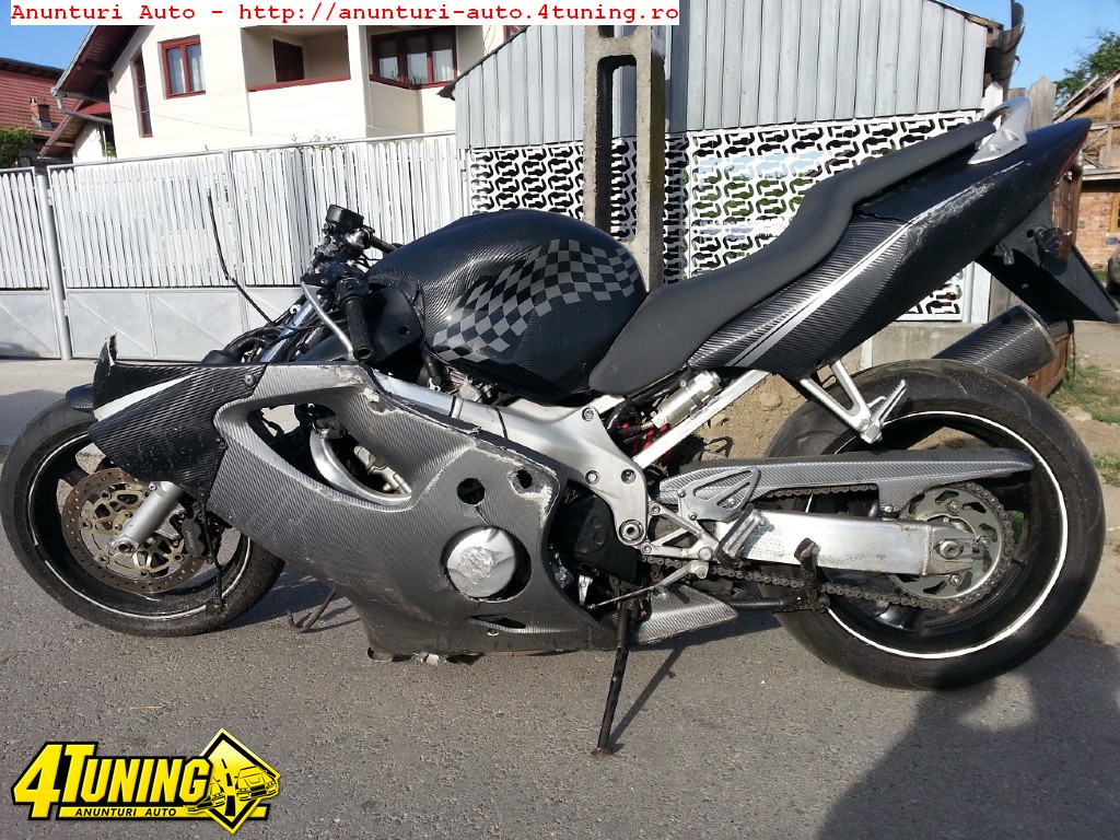 Dezmembrez Honda CBR F4 din 2000