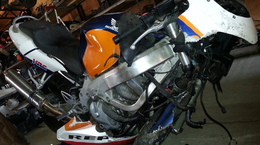 Dezmembrez Honda CBR F4