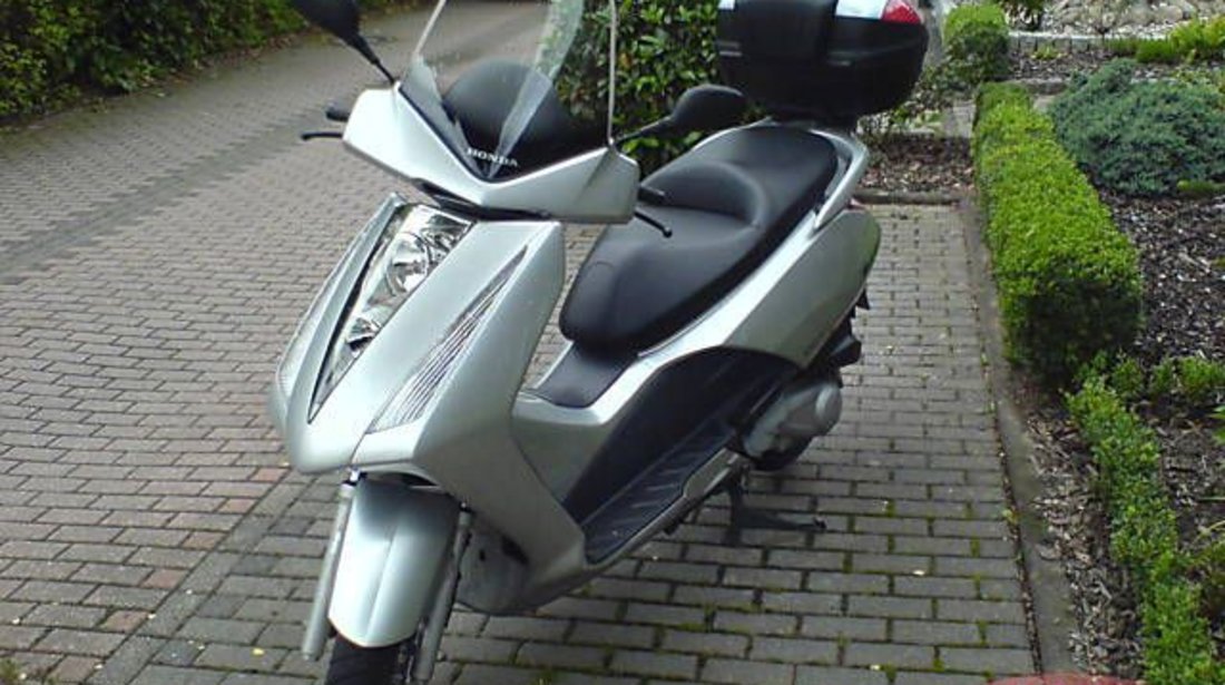 Dezmembrez Honda Pantheon 125 /150 cc  in 4T injectei