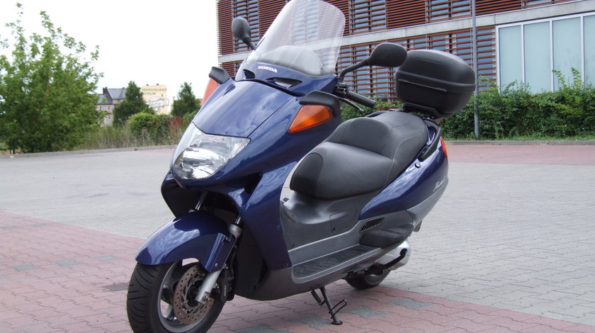 Dezmembrez Honda Pantheon 125 cc in 2T