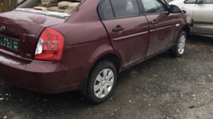 Dezmembrez hyundai acent 2008 1.5 crdi