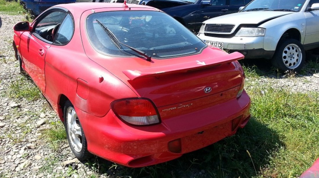 Dezmembrez Hyundai Coupe motor 2 0 benzina an 2001