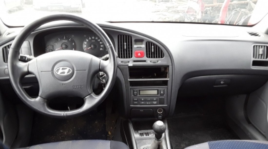 Dezmembrez Hyundai Elantra, an 2003, motorizare 2.0 CRDI