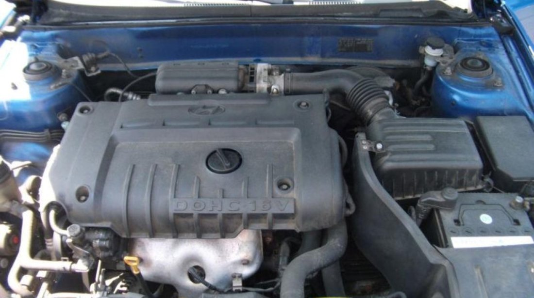 Dezmembrez Hyundai Elantra XD,2006,motor 1.6,BETA II,G4GC,hatchback,102 kw,138 cp,78.000 km
